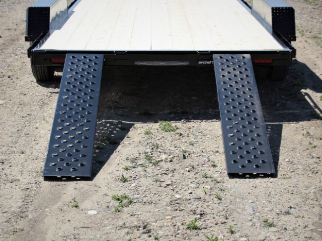 Trailer Station USA Southland Model 93978 LBAT52-18 BLK SIR Category: Equipment - Bumper Pull GVWR: 11440 Payload: 9022